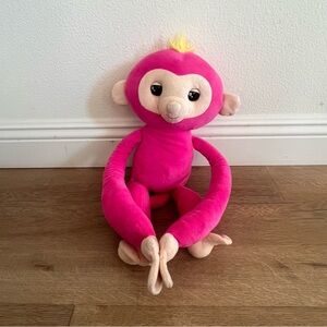 2018 WowWee Fingerlings Bella Hugs Interactive‎ Pink Plush Monkey Toy 16”
